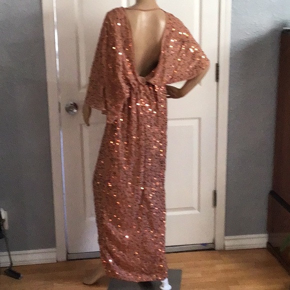 🔥🔥TAKE 50% OFF LIST PRICE 🔥🔥.   SOSO.                        SEQUINED DRESS - Picture 5 of 9